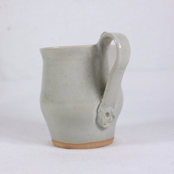 Handmade pottery mug sage green with little mouse - Picture 5 of 11